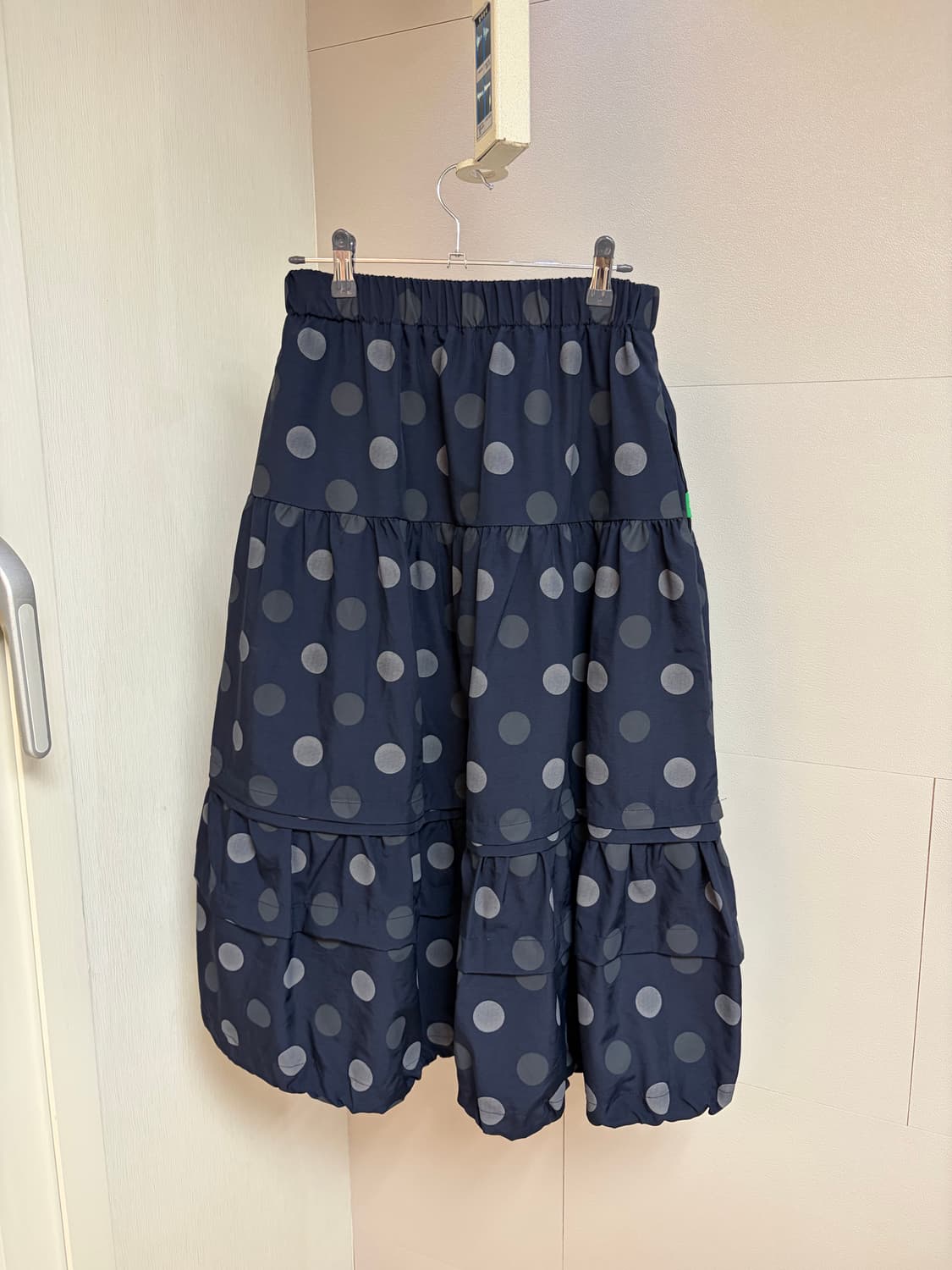 노컨텐츠 도트 셔링 스커트 네이비 상품이미지2