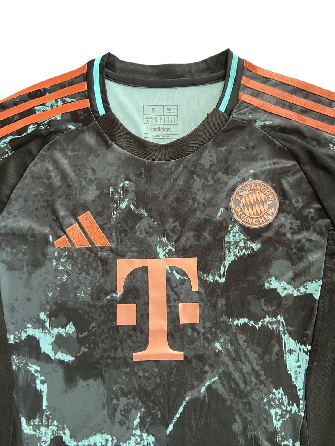 24-25 바이에른 뮌헨 어웨이 유니폼 상품이미지3