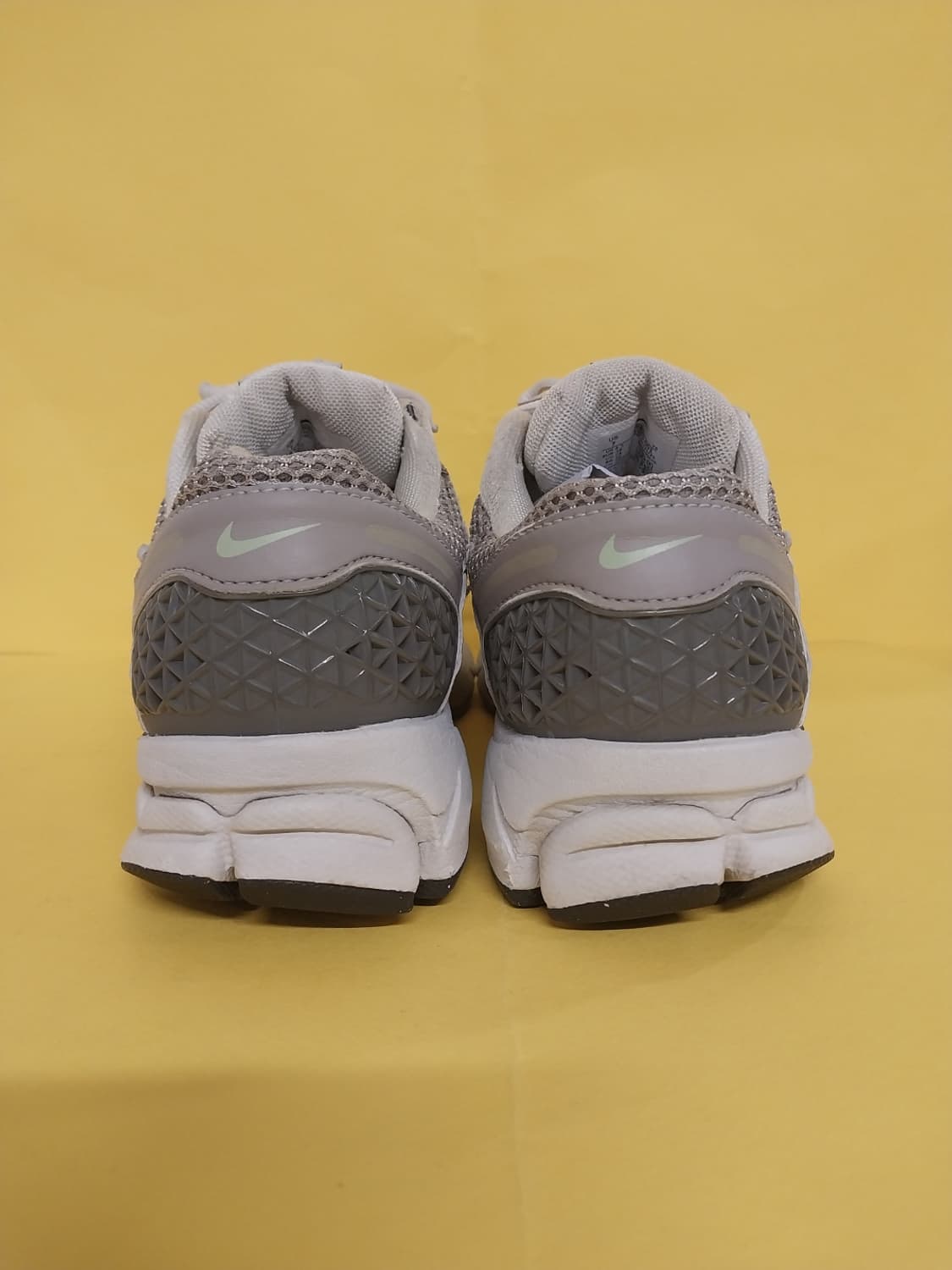 여성 나이키 줌 보메로5 운동화 (240) 상품이미지4