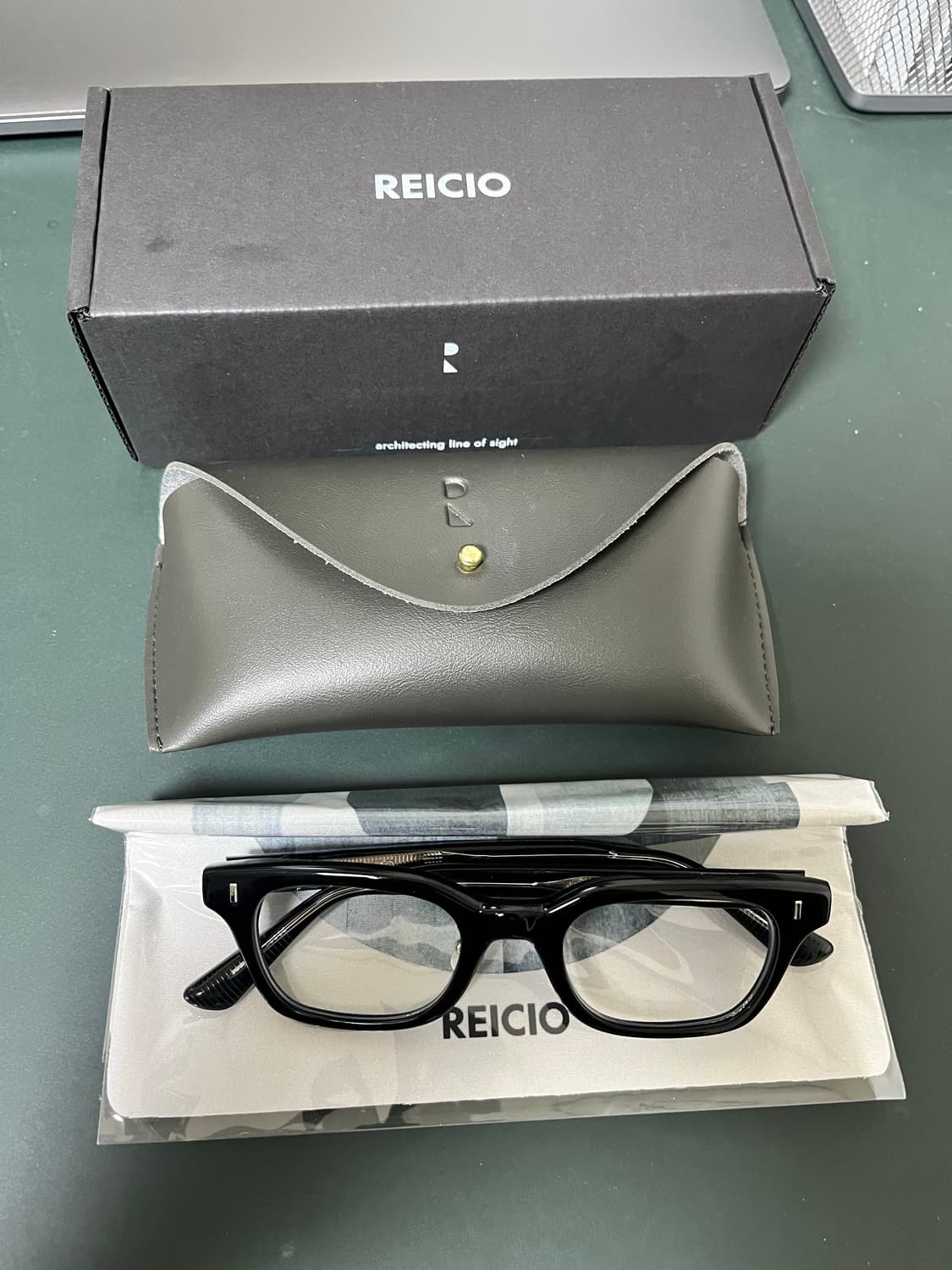 reicio 레이시오 스퀘어 뿔테 안경 상품이미지3