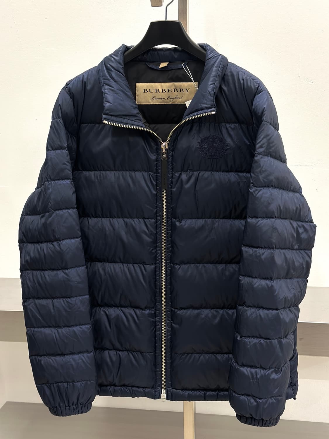 버버리 크레센트로고 네이비 경량 패딩  상품이미지3