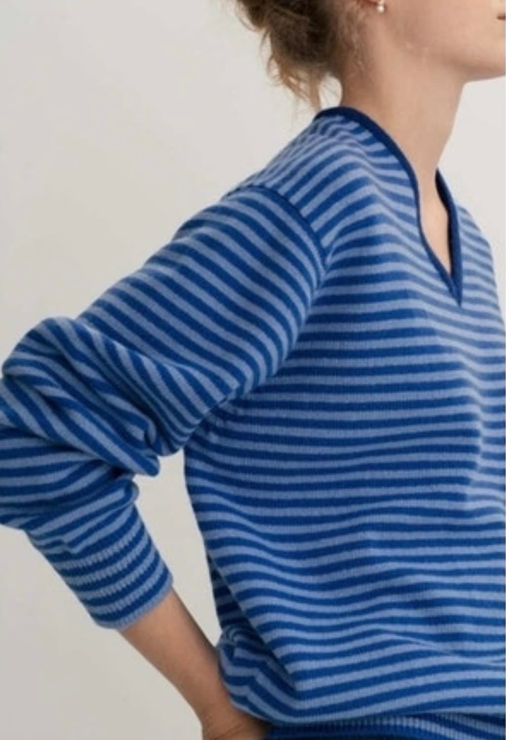 문달 리스카 니트 블루 문달 브이넥 상품이미지3