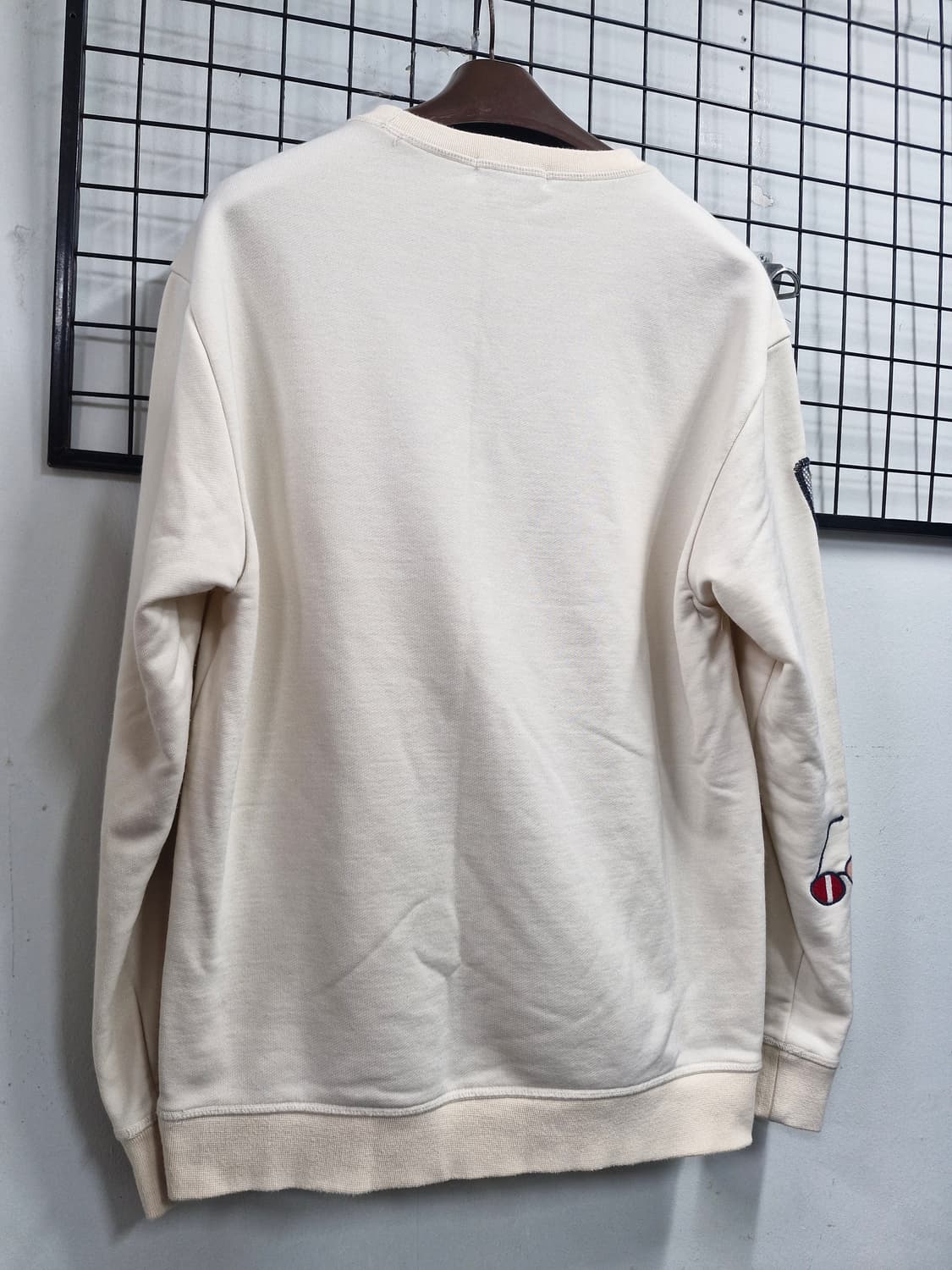 105XL 커스텀멜로우 (코오롱) 카페 자수 패치 맨투맨. 상품이미지7