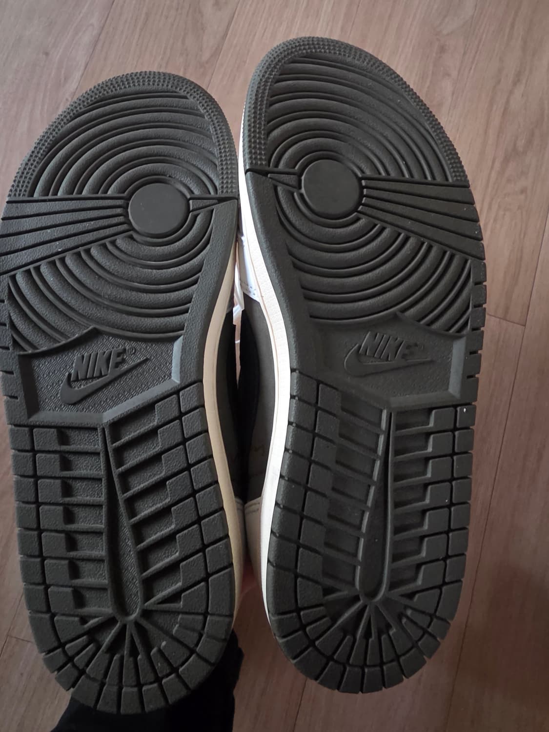 나이키 조던 스캇 로우  리버스 올리브255 상품이미지4