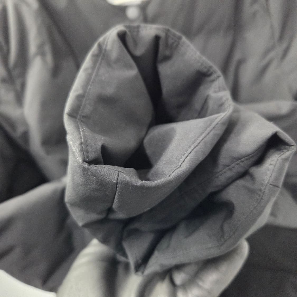 77/106 에잇세컨즈 오리털 경량 패딩  상품이미지4