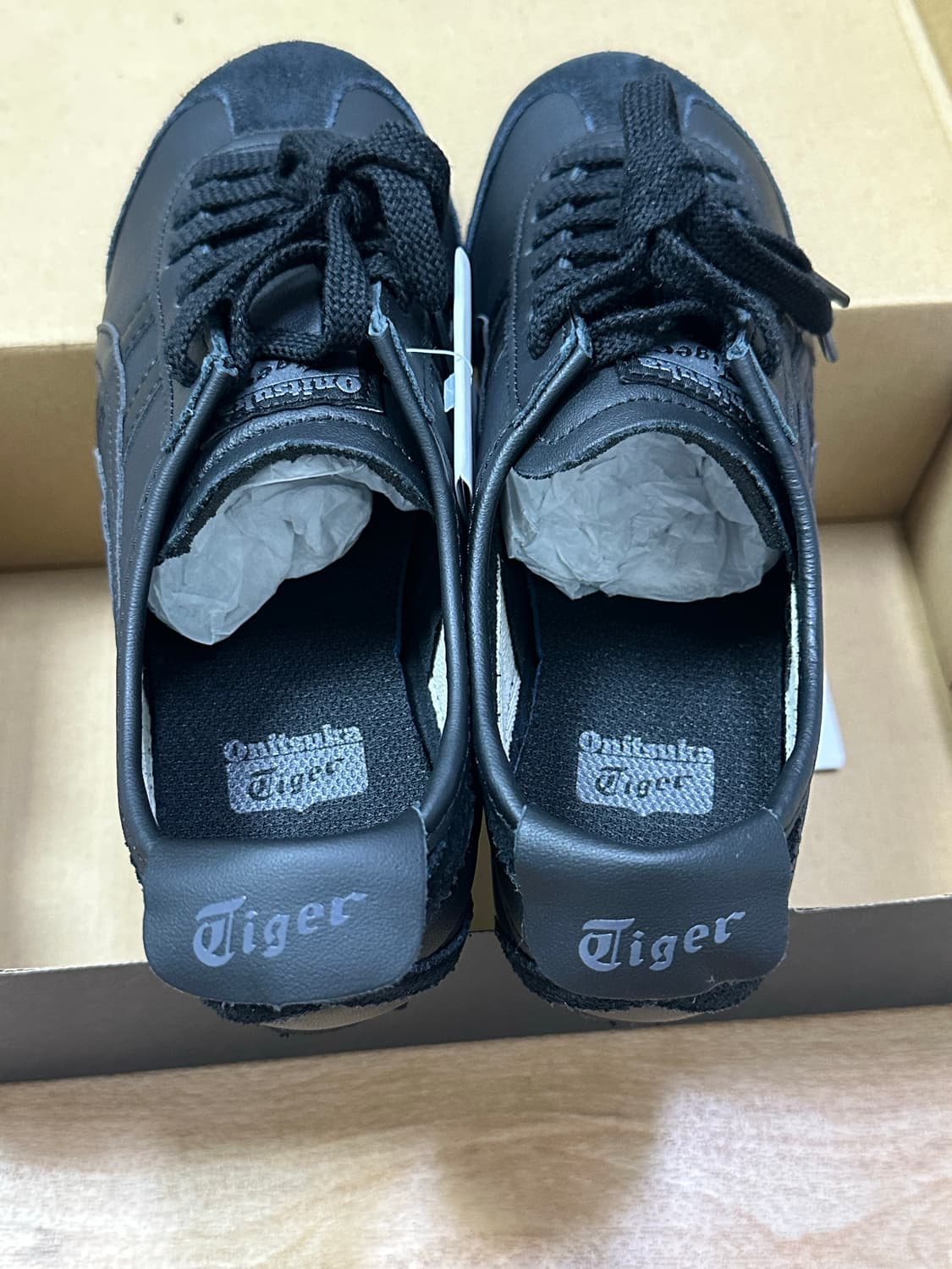 새상품 오니츠카타이거 블랙 235 판매 상품이미지2