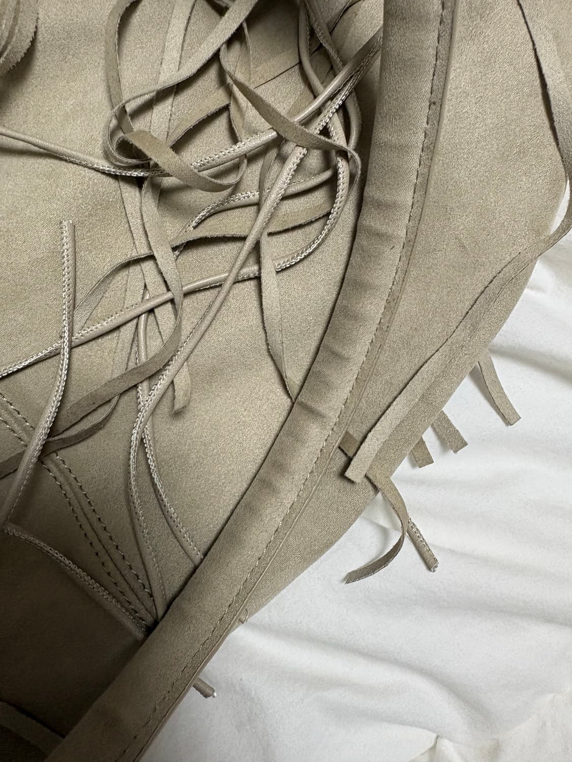 스컬프터 스트링 프린지 호보백 베이지 상품이미지2