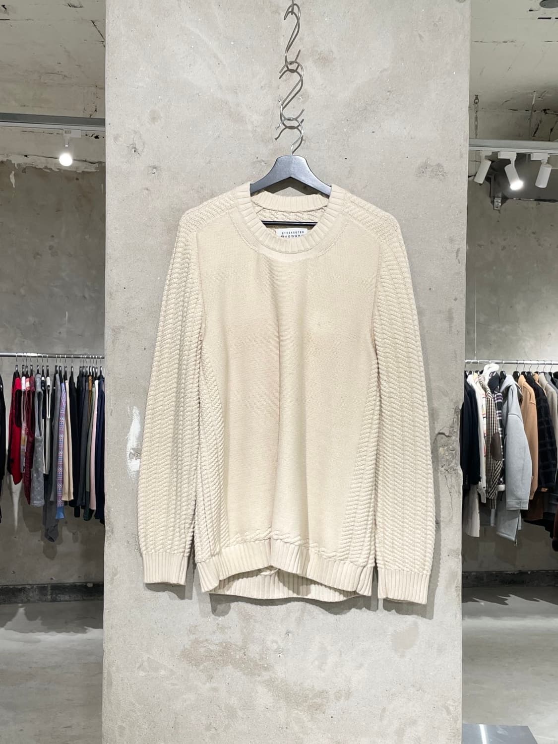 메종 마르지엘라 10 아이보리 U넥 케이블 스웨터 상품이미지1