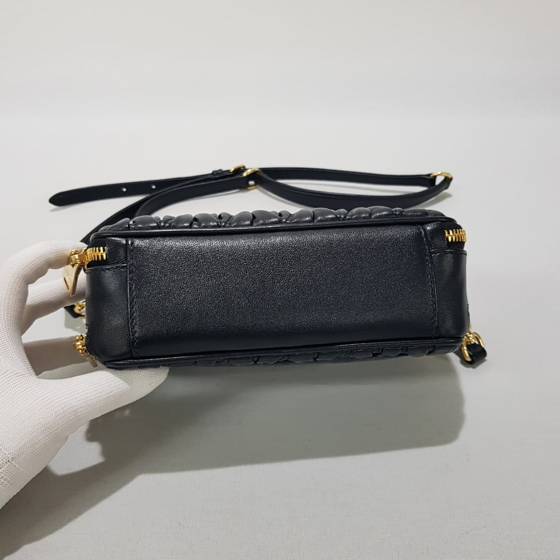 미우미우 마틀라쎄 나파 레더 숄더백 5BH229 상품이미지7