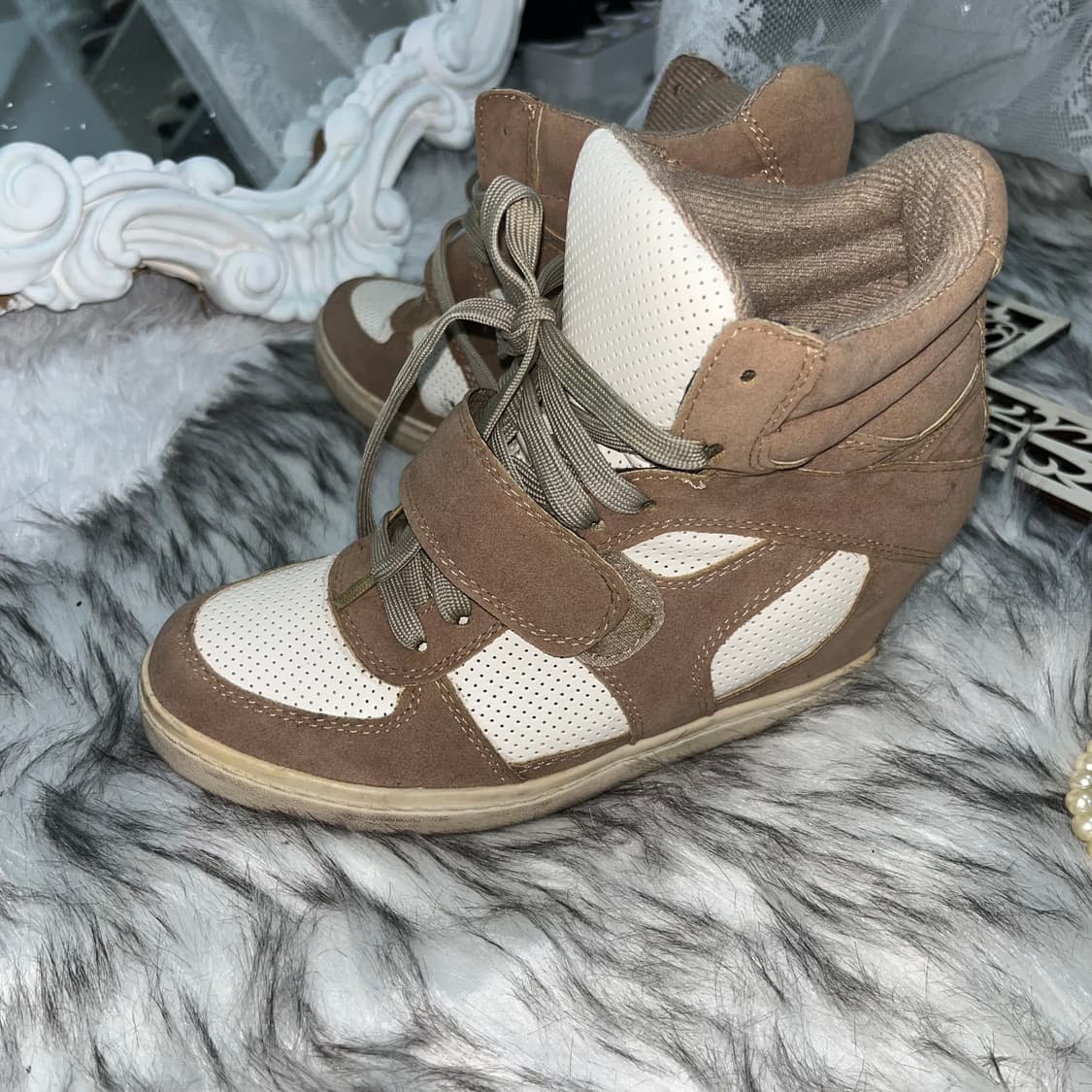 베이지 웨지힐 스니커즈 상품이미지5