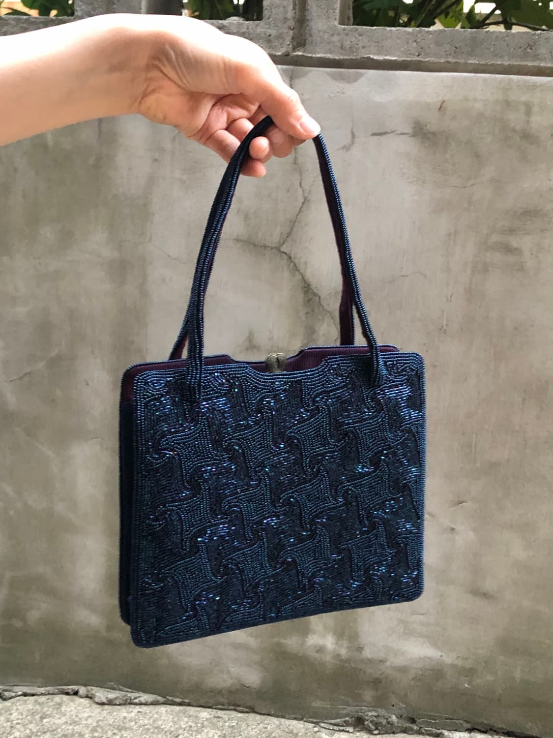 navy geometric beaded handbag 상품이미지1