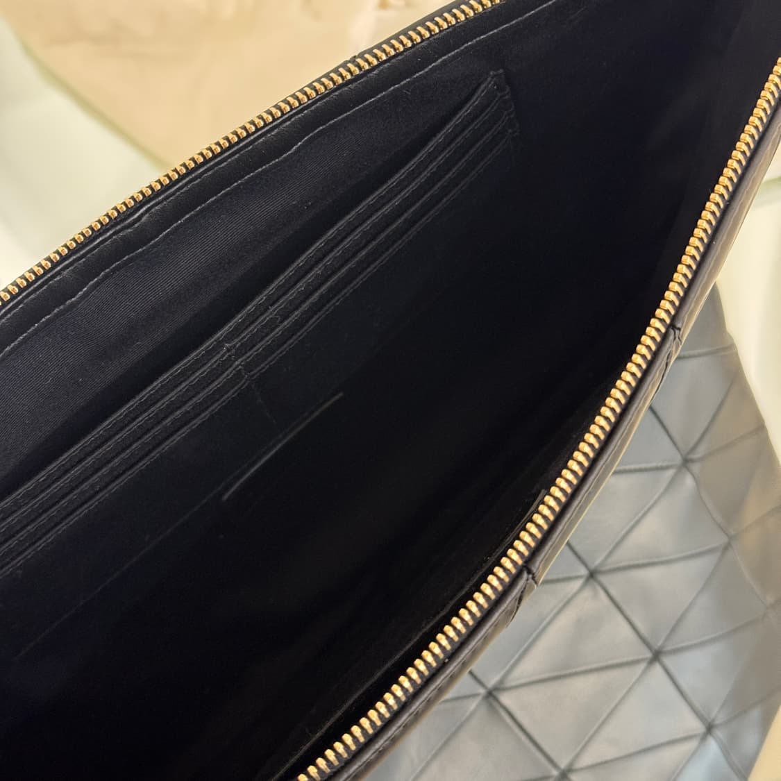 [정품] 입생로랑 제이미 퀄팅 클러치 라지 상품이미지4