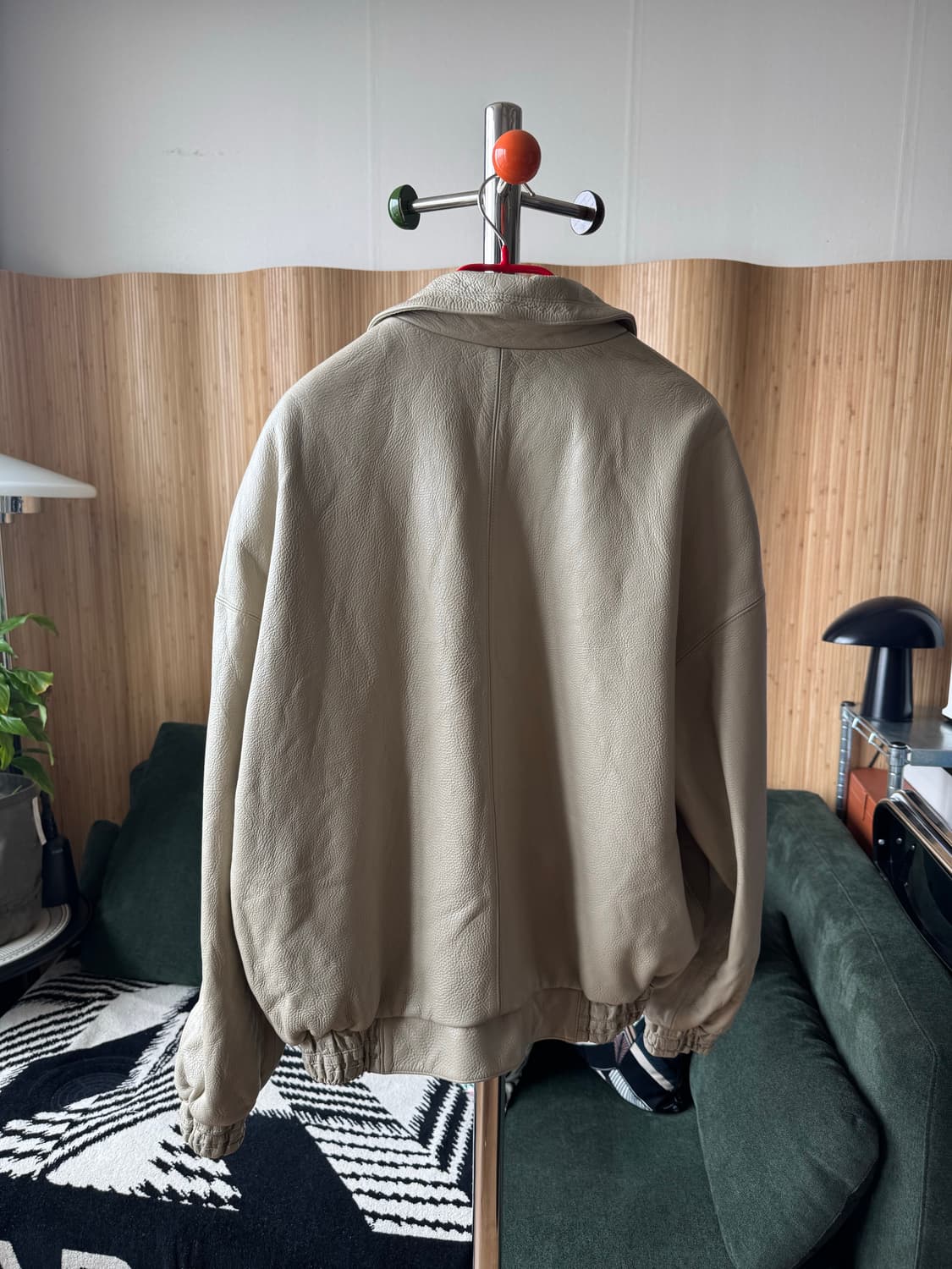 [L] 렉토(RECTO) 카우하이드 가죽 자켓 (크림/베이지) 구성품 X 상품이미지8