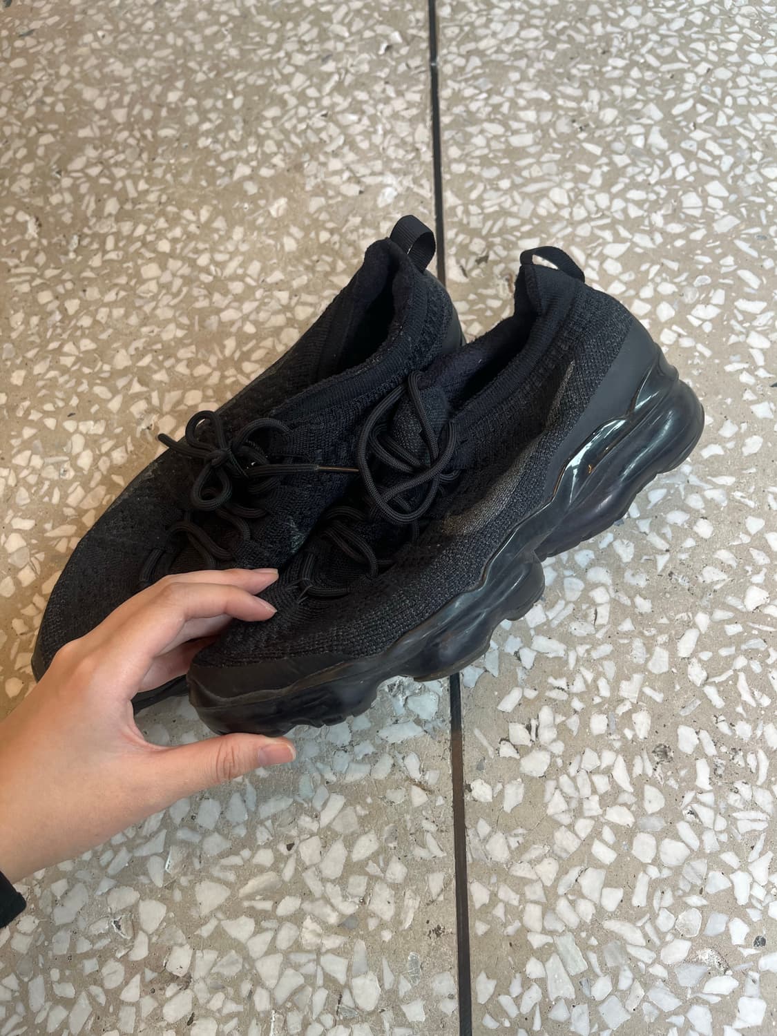 NIKE Black Flyknit Sneakers 상품이미지3