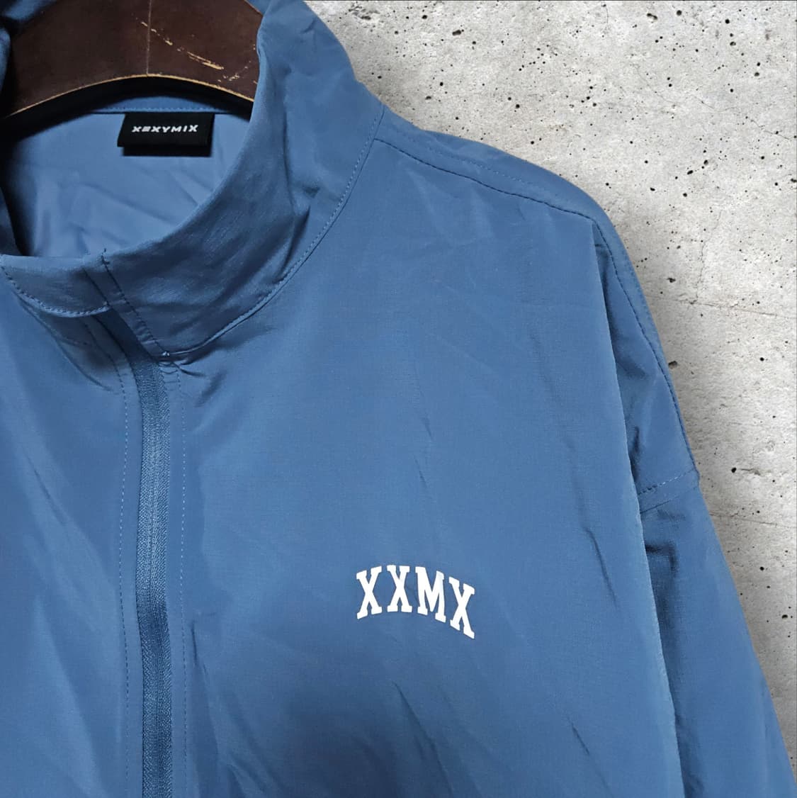 젝시믹스 핫버닝 업 하이넥 크롭 자켓 문라이트블루 (95/M) 상품이미지4