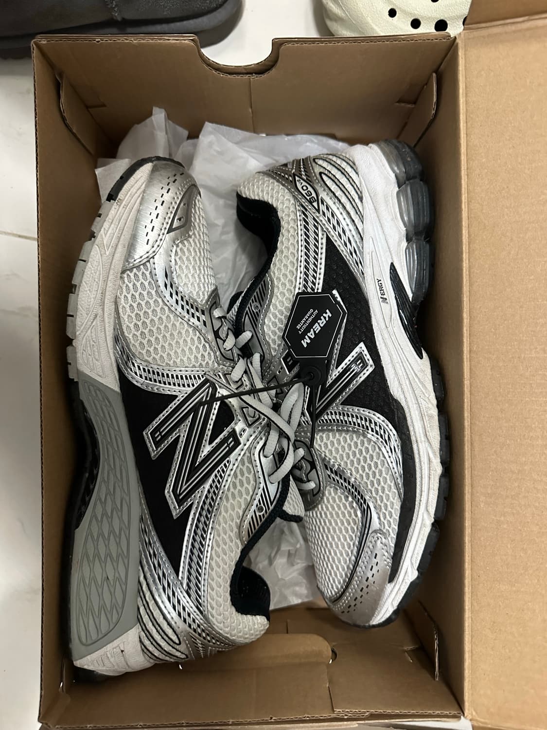 [판매] 뉴발란스 860v2 화이트 블랙 운동화 런닝화 265 상품이미지2