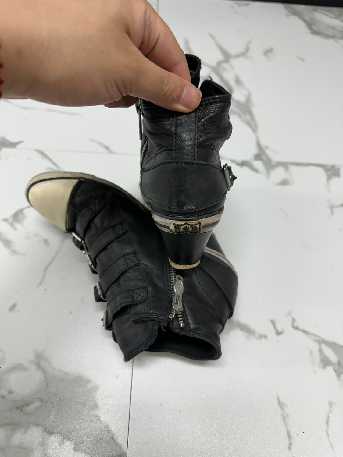 ASH 아쉬 블랙 버클 웨지힐 하이탑 스니커즈 상품이미지4