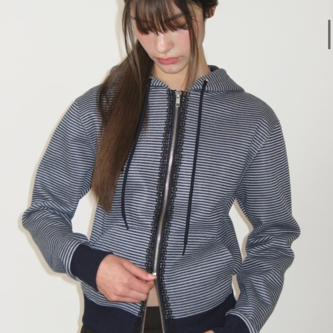 Lace Stripe Hoodie Zip-up 상품이미지3