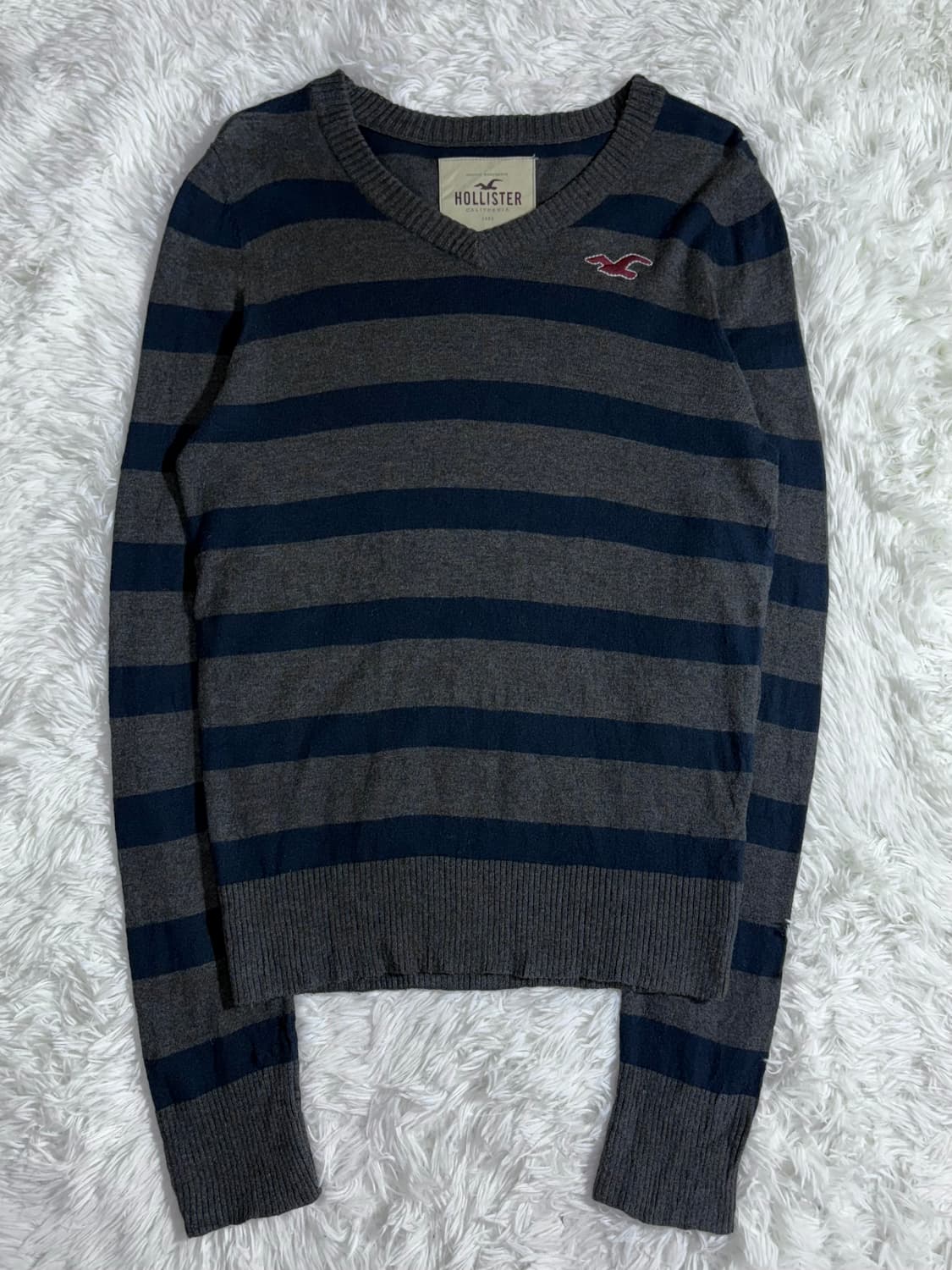 홀리스터 스몰로고 브이넥 니트  상품이미지3