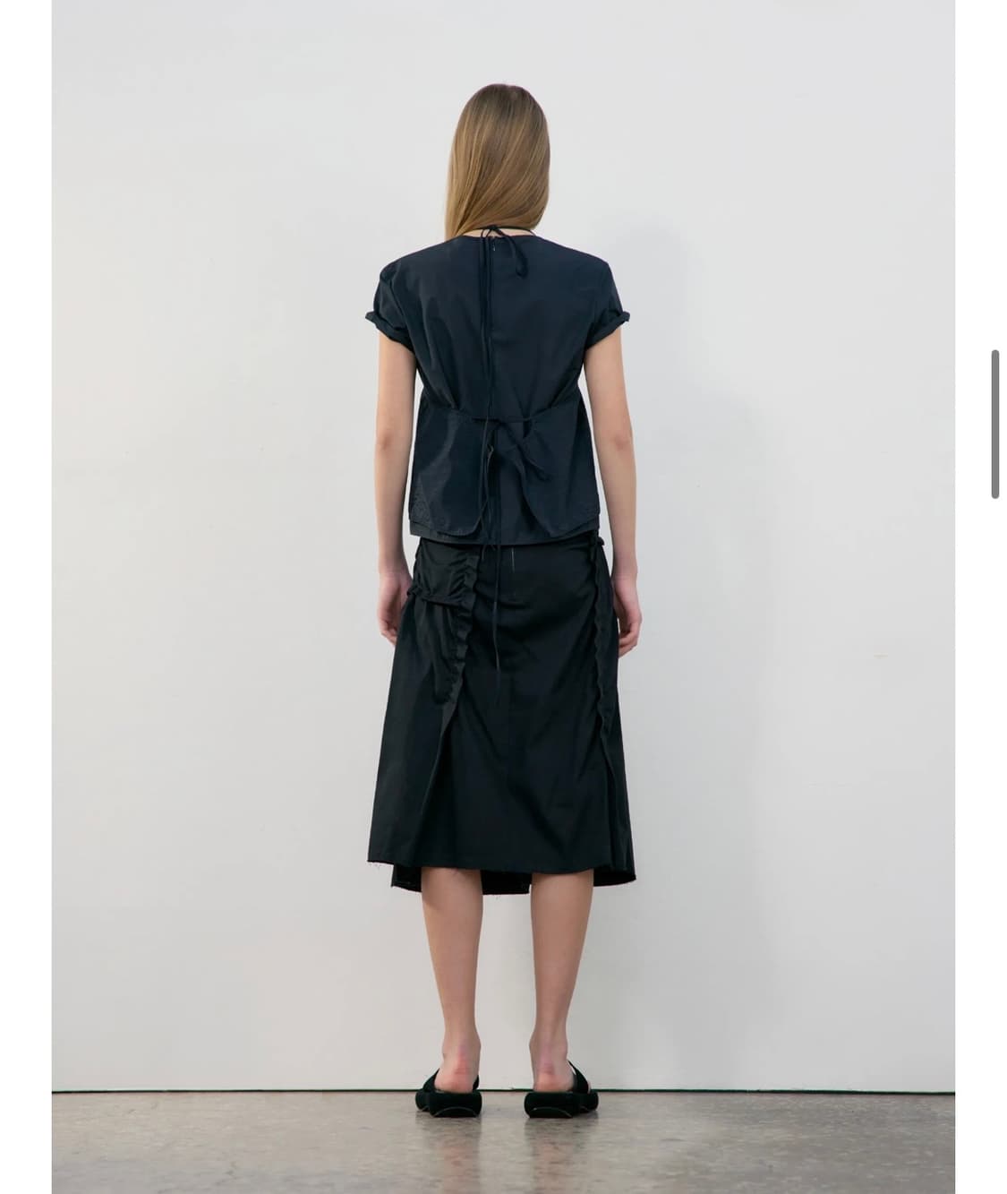 로우 컷 셔링 스커트 상품이미지3