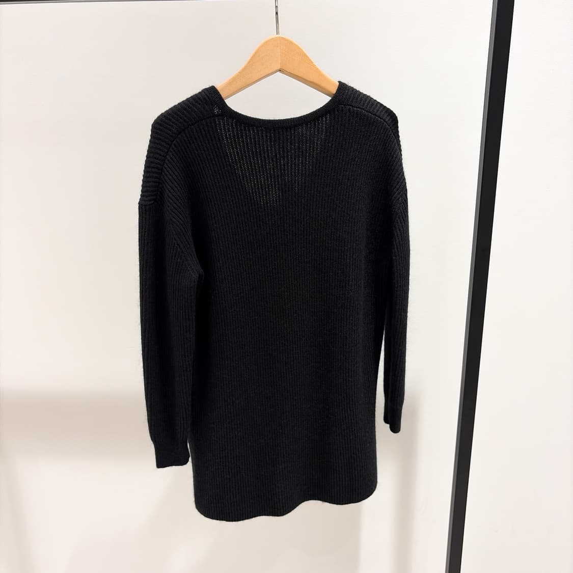 (정품/새상품) 제임스펄스 여성 블랙 V넥 풀오버 니트 상품이미지2
