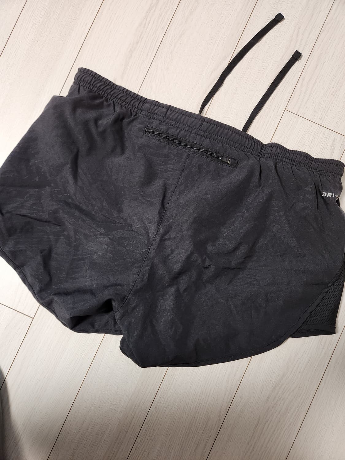 나이키 우먼 드라이 템포 쇼츠 러닝 반바지 사이즈m

속바지 있고 뒷주머 상품이미지7