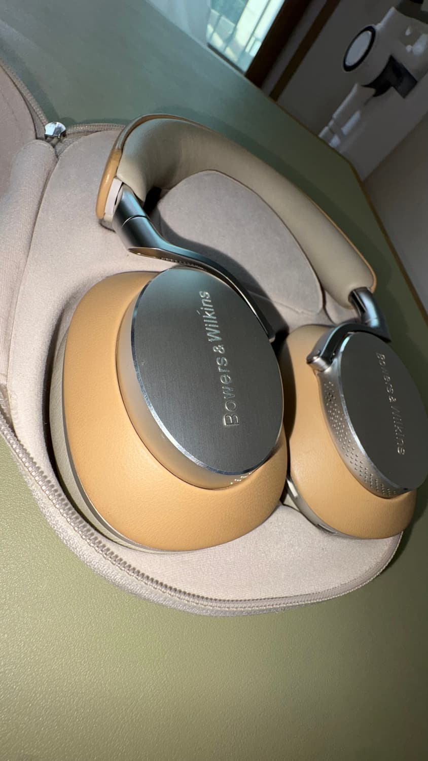 Bowers & Wilkins 바워앤윌킨스 PX8 헤드폰  상품이미지3
