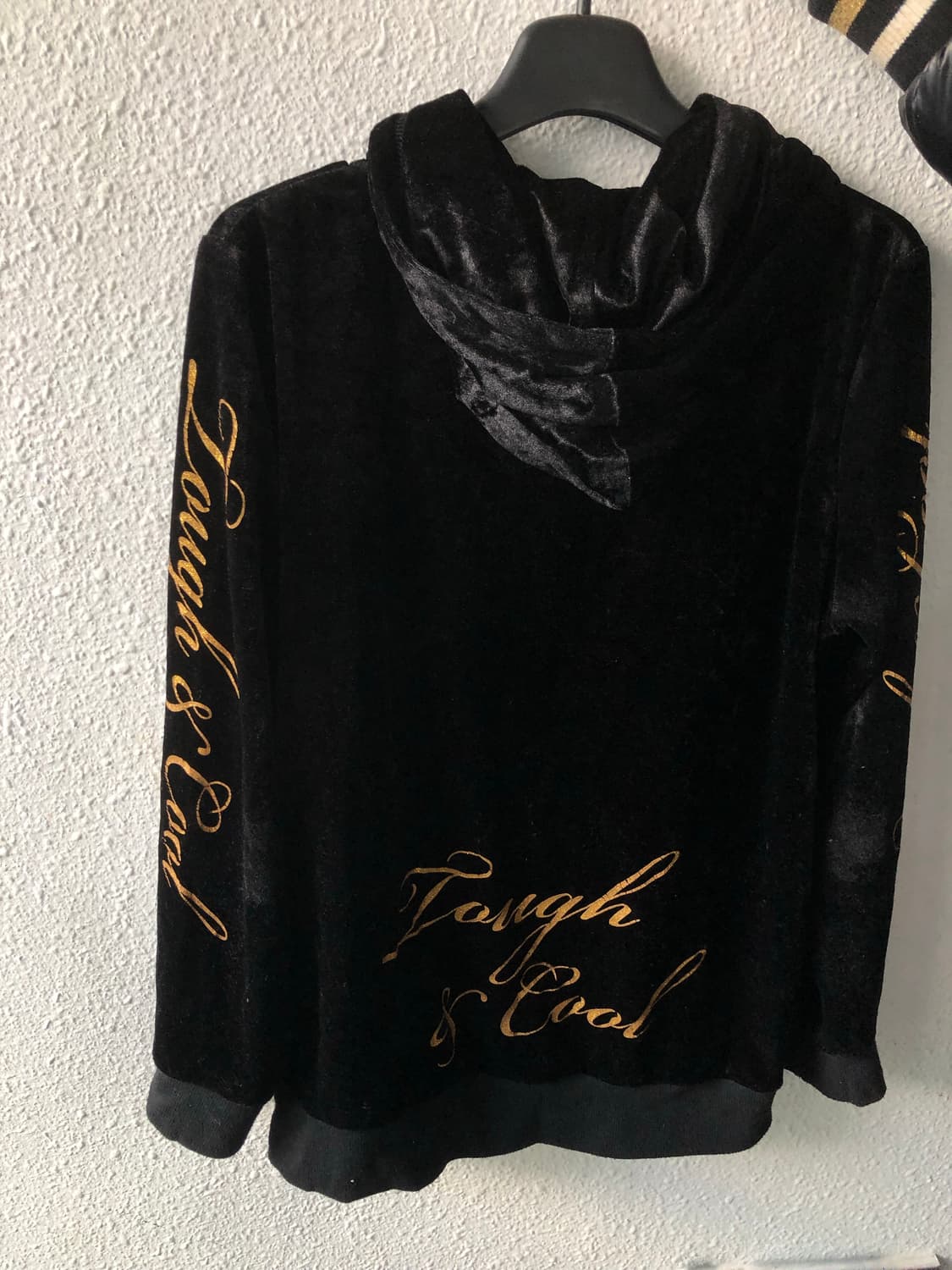 벨벳 금색 레터링 후드집업 상품이미지3