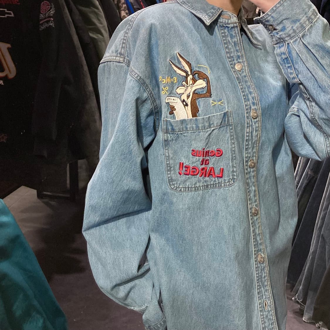 [IM] 90s 워너브로스 루니툰즈 자수 데님 셔츠 상품이미지4