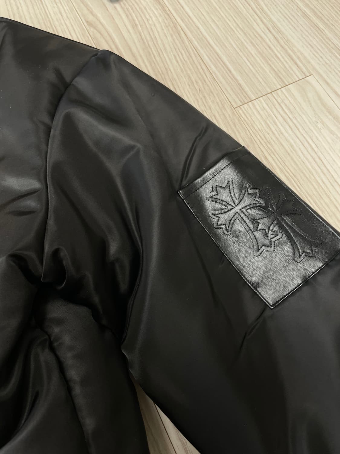 [새상품] 크롬하츠 트리플 로고 나일론 푸퍼 패딩 상품이미지7