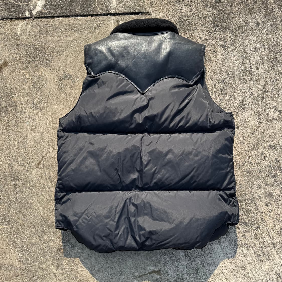 [M] Rocky Mountain 록키마운틴 가죽 디테일 다운 베스트 상품이미지3