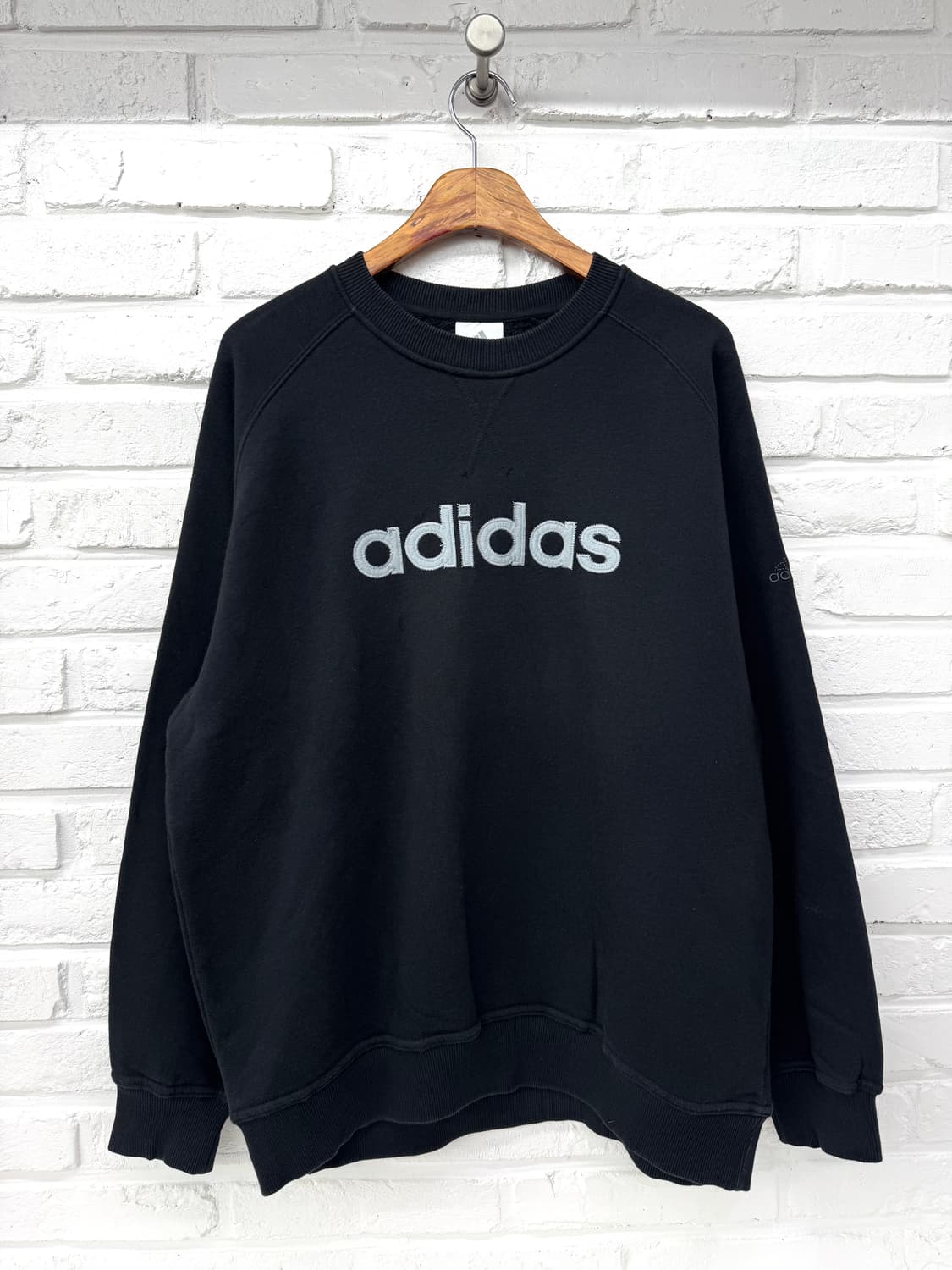 아디다스 블랙 스웻셔츠 상품이미지3