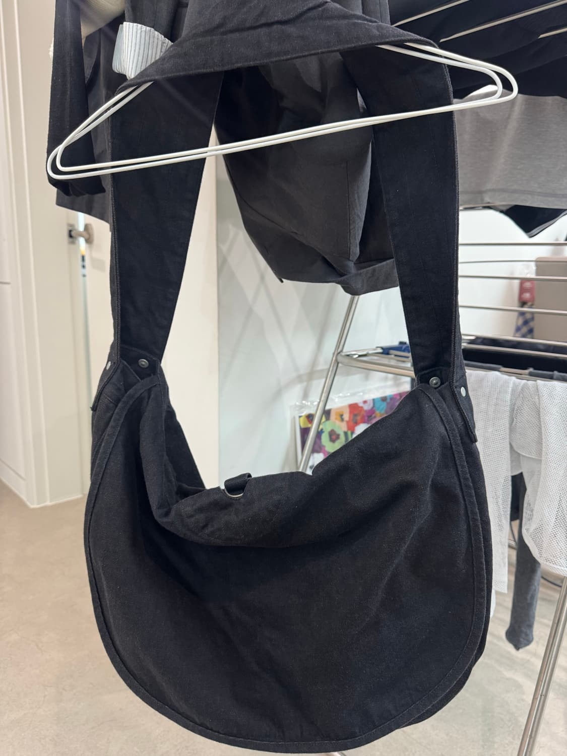 트로피클로딩 뉴스페이퍼백 가방 검정색 상품이미지8