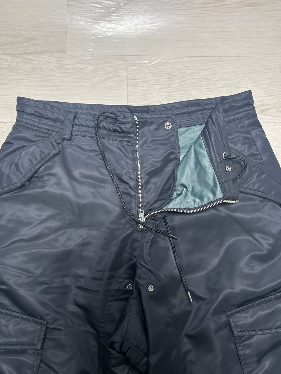 앤더슨벨 리버시블 패디드 카고 팬츠 apa730m(BLACK) 상품이미지4