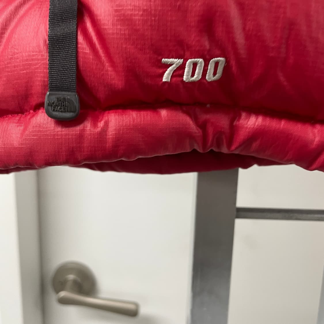 노스페이스 700 패딩 조끼 레드 85 상품이미지4
