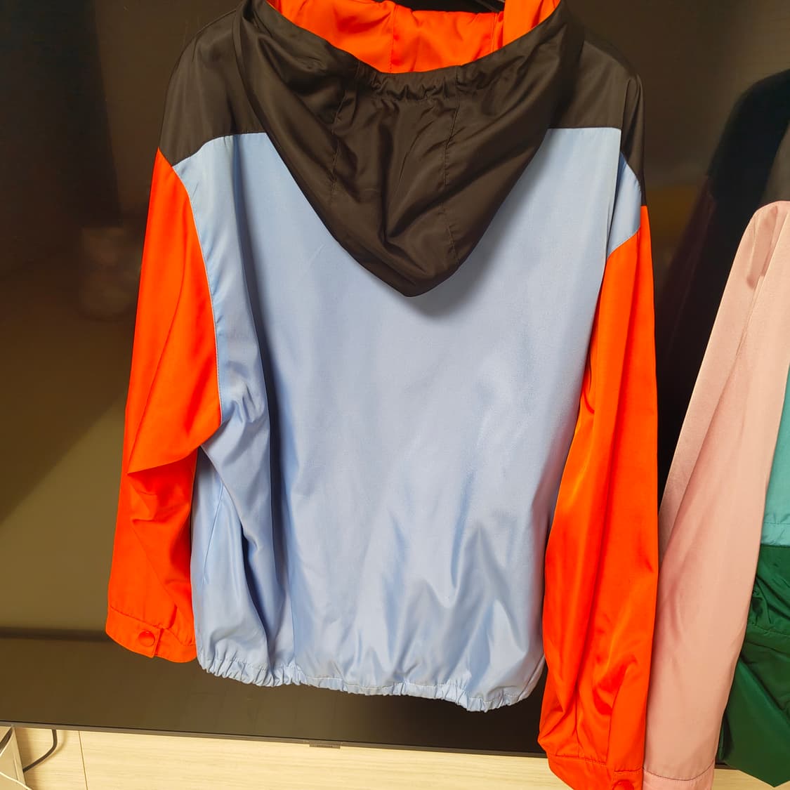 프라다 컬러블록 아노락 L
 상품이미지3