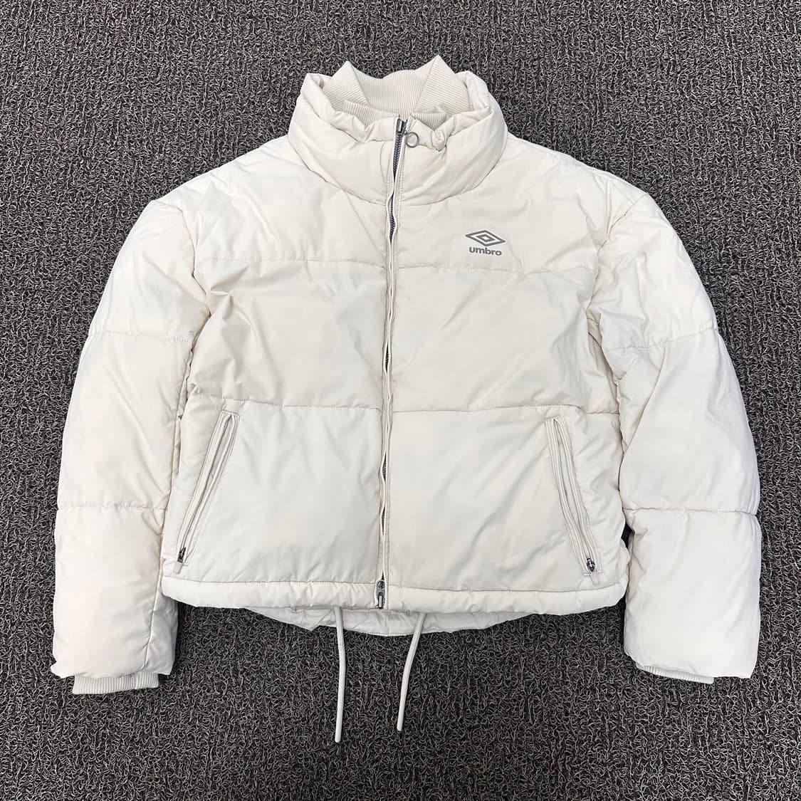 엄브로 여성 스카치 로고 크롭 패딩 점퍼 80(2XS) 상품이미지1