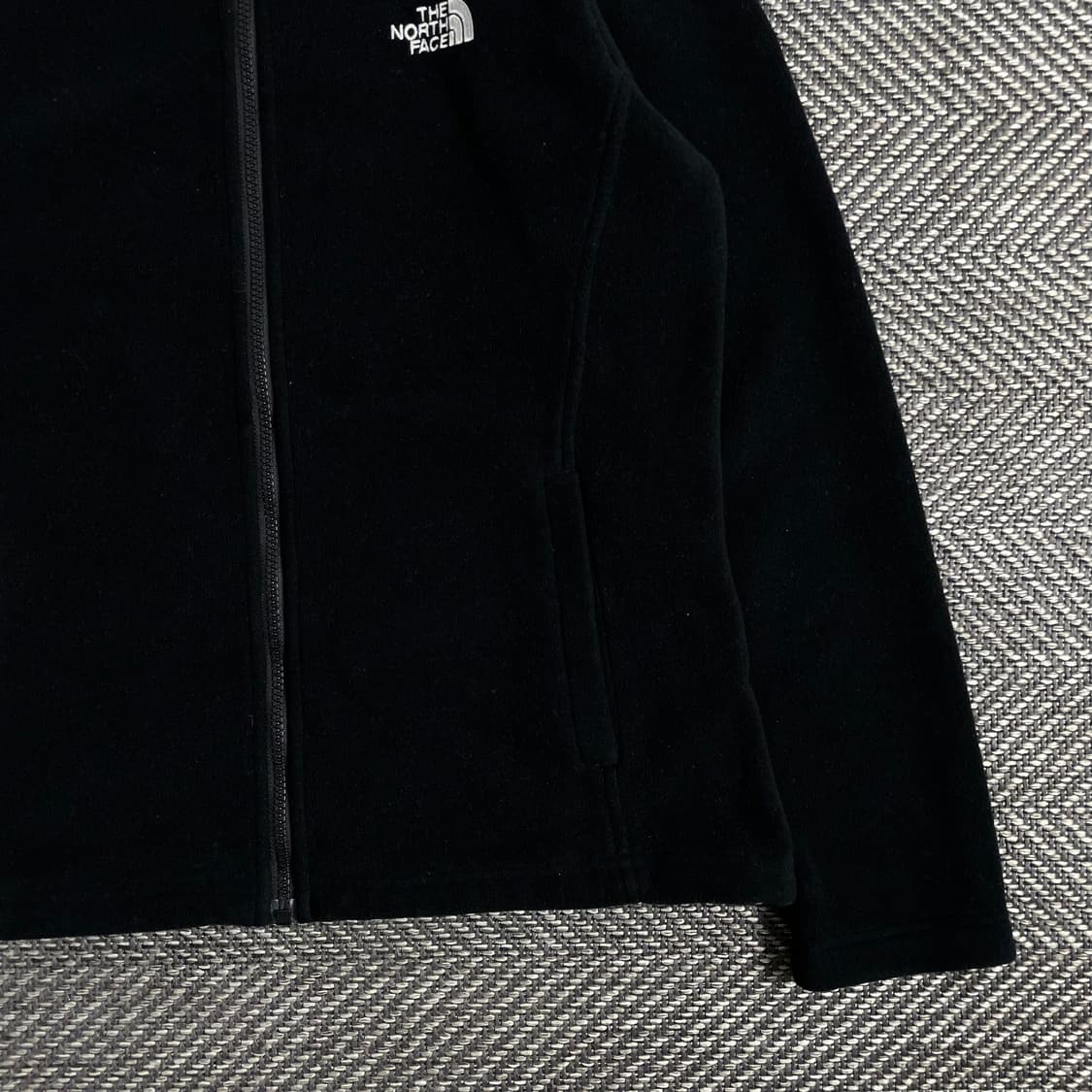 노스페이스 블랙 미니멀 후리스 자켓y 2940 상품이미지3