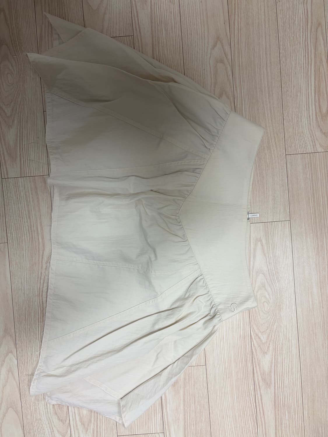 세릭 ASYMMETRIC INCISION SKIRT / BEIGE 상품이미지3