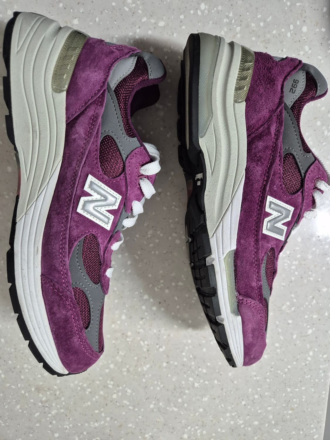 뉴발란스 992 마룬 컬러 (US 7.5 255) 판매 상품이미지4