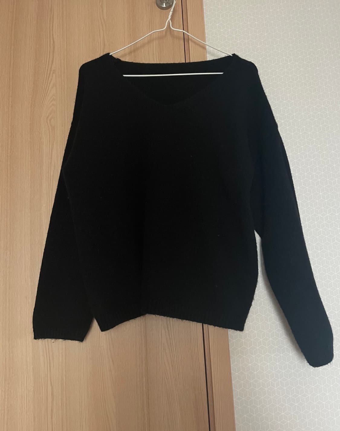 블랙 브이넥 니트  상품이미지2