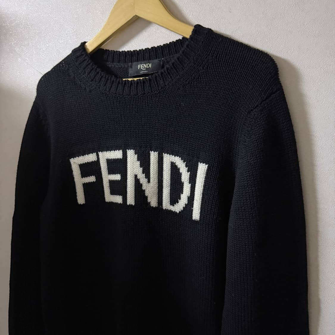 펜디 FENDI 기본 로고 코튼 라운드넥 니트 52(남성 100정도) 상품이미지5