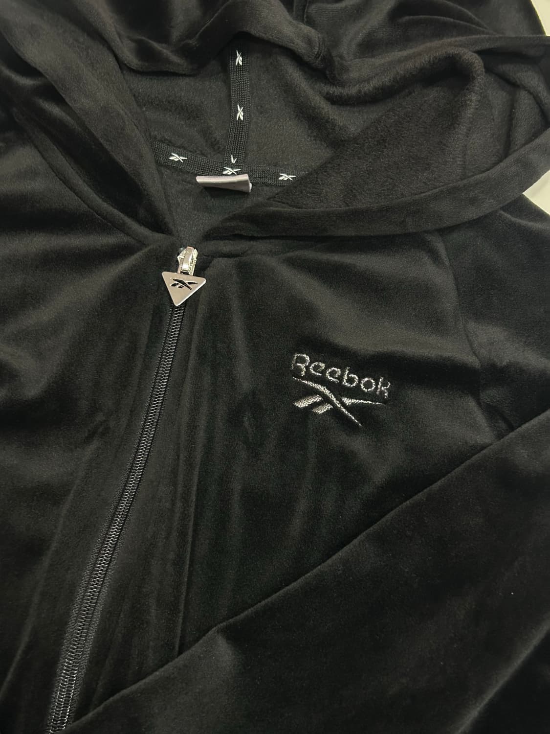 리복 블랙 고급벨벳 갸루 후드집업 상품이미지5