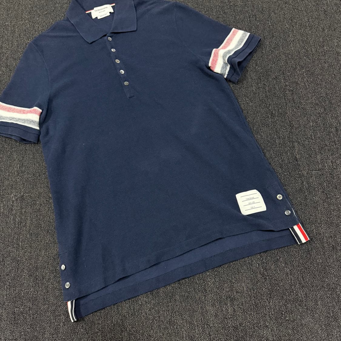 톰브라운 니트 카라 반팔티 상품이미지3