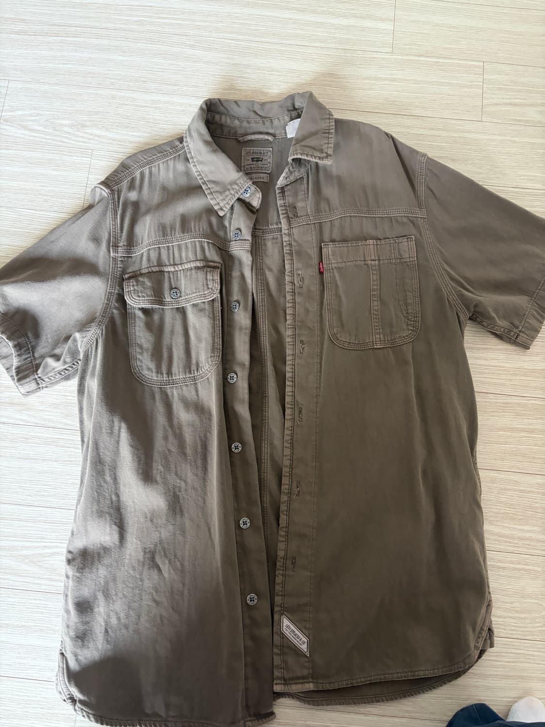 리바이스 반팔 셔츠 카키색 상품이미지1