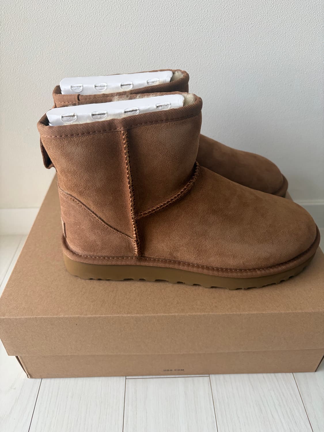 UGG 클래식 미니 II Chestnut 240 박스 새상품 상품이미지2