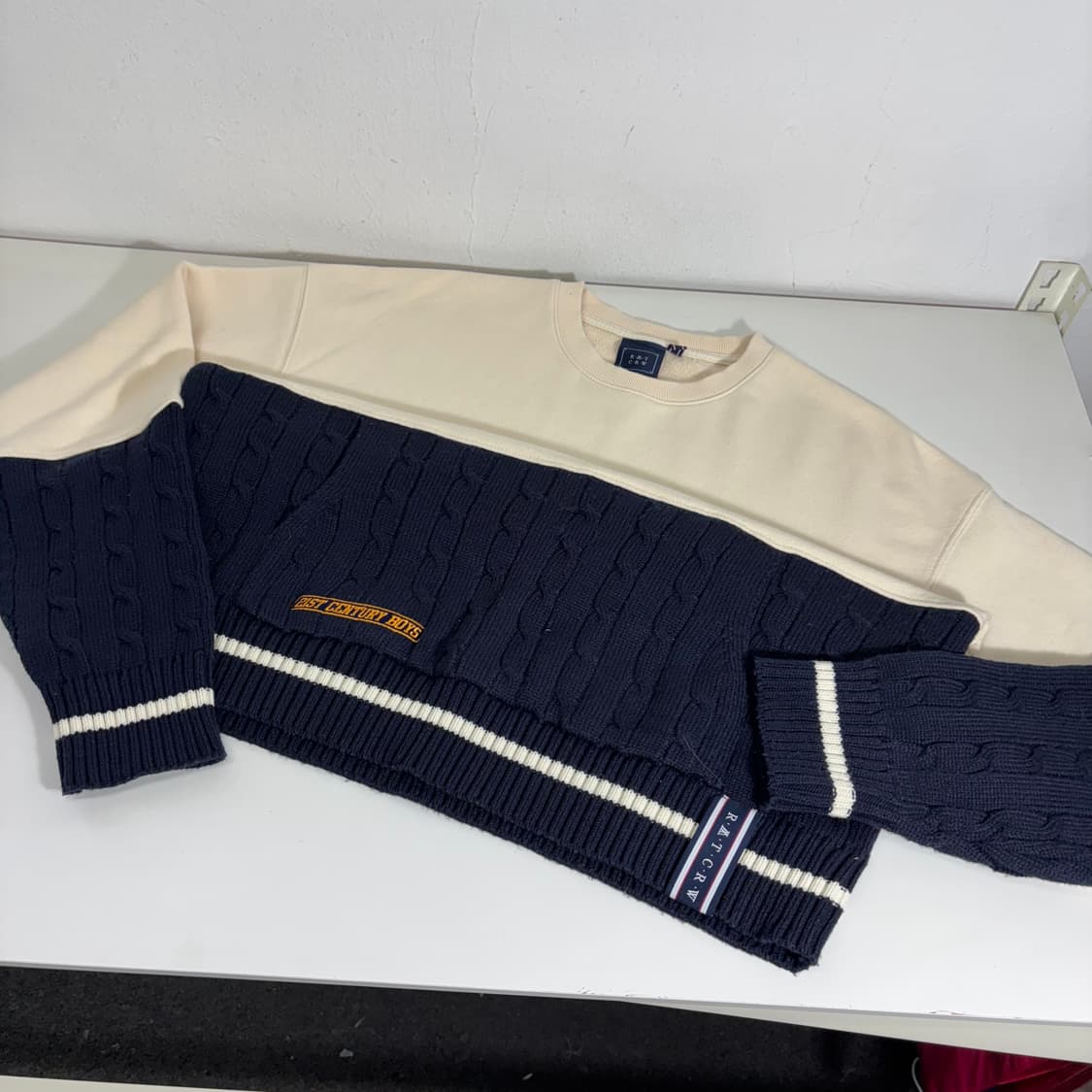 M 100 로맨틱크라운 아이보리 니트배색 맨투맨 상품이미지2