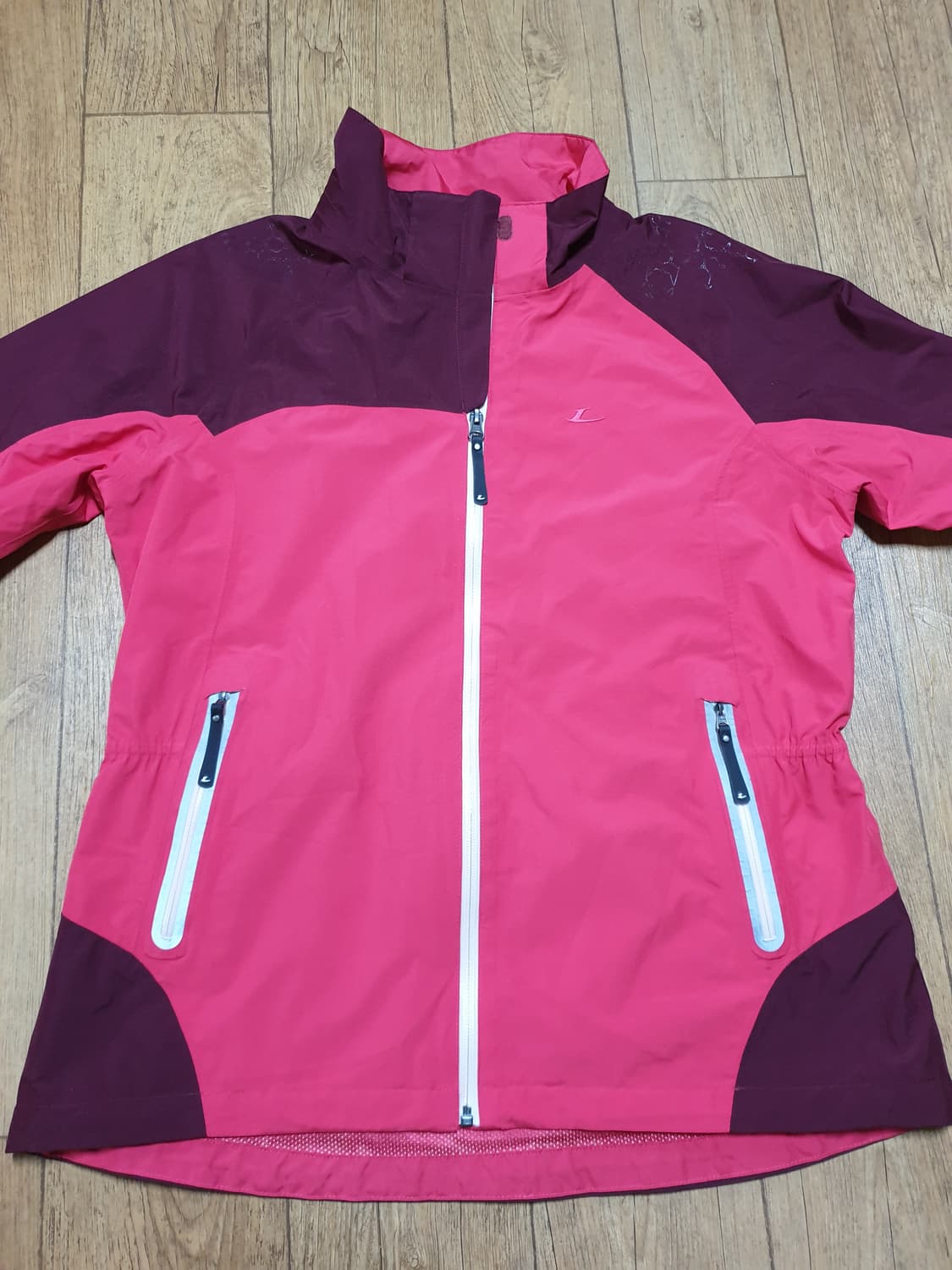 1205 르까프 아웃도어 고어텍스 바람막이 105 사이즈입니다 상품이미지1