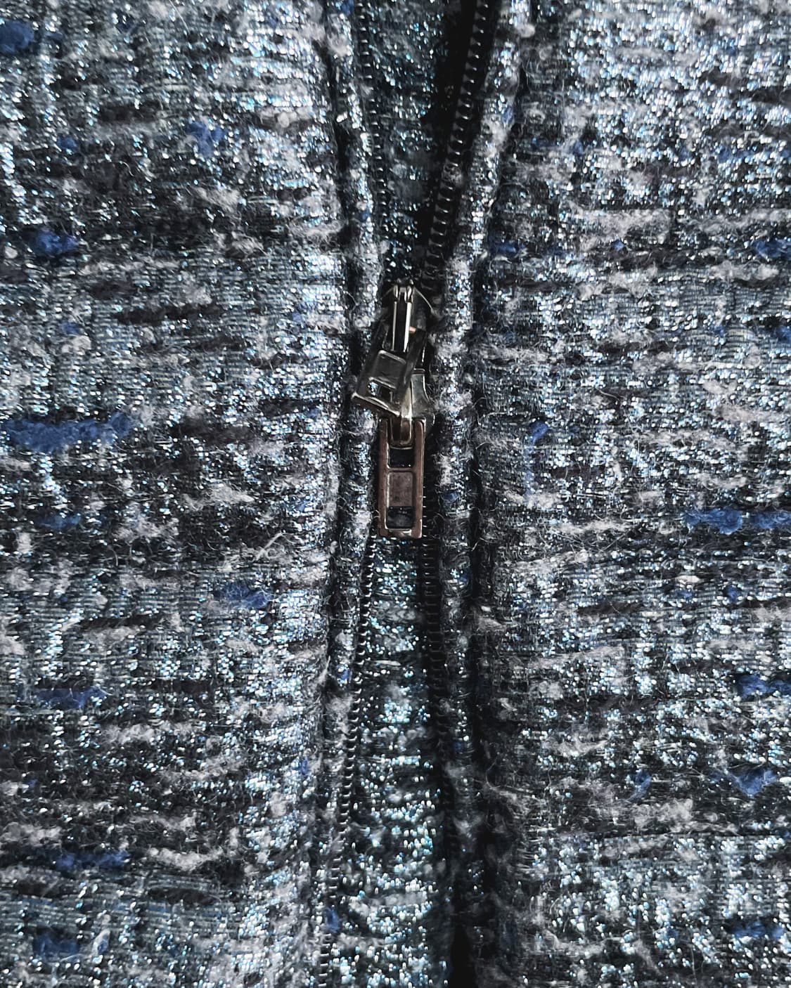 미우미우 하프슬리브 글리터 트위드 크롭 후드 패딩 상품이미지9