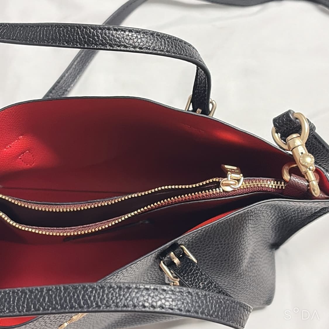 코치 블랙 레더 크로스백 토트백 상품이미지7